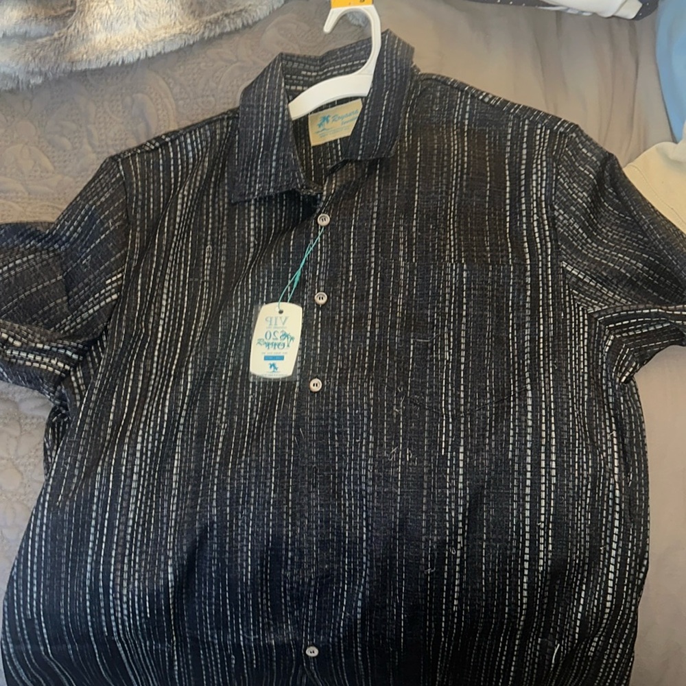 BRAND NEW MENS BUTTON DOWN SHIRT (large)